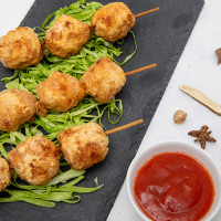 Brochetas de gambas y sepia